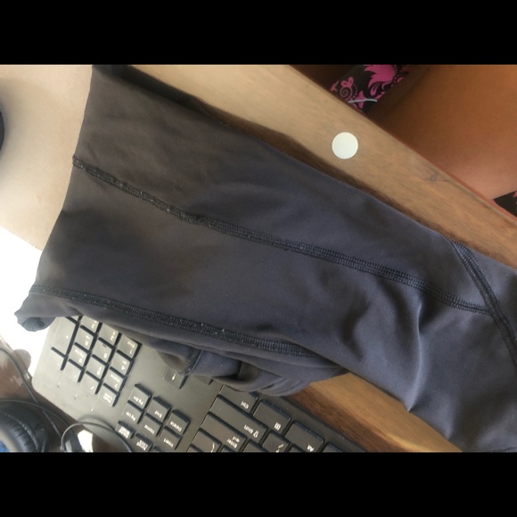 Lulu Tight Stuff 7/8 Tight w/ Flaw :( - Picture 8 of 8